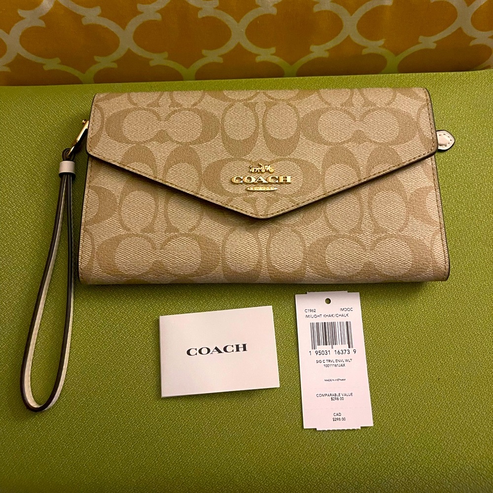 COACH NWT Signature “C” Travel Envelope Wallet